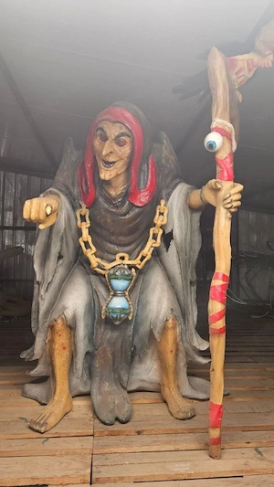Închiriere personaje Halloween în mărime naturală și decoruri tematice