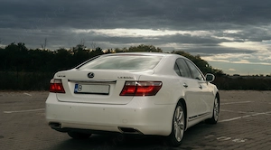 Lexus LS 600h 5.0 V8 Hybrid 445 CP | 2010 | Piele albă | Alb Perlat I Luxury - imagine 9