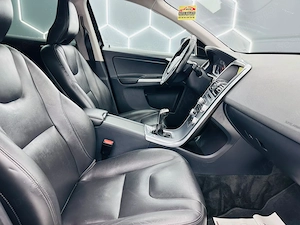 Volvo XC60 - imagine 18