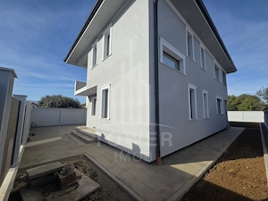 Vânzare  casă modernă, nouă, situată în centrul comunei Cristian, județul Sibiu - imagine 5