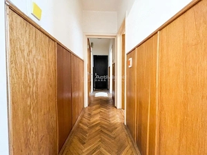 Apartament cu 3 camere pe pietonala Republicii – Ultracentral - balcon cu vedere spre pietonala si 2 - imagine 4