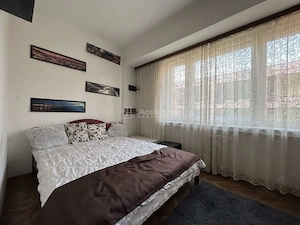 Apartament cu 3 camere pe pietonala Republicii – Ultracentral - balcon cu vedere spre pietonala si 2 - imagine 6