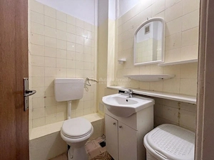 Apartament cu 3 camere pe pietonala Republicii – Ultracentral - balcon cu vedere spre pietonala si 2 - imagine 5
