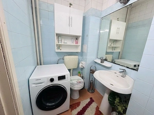 Apartament cu 3 camere pe pietonala Republicii – Ultracentral - balcon cu vedere spre pietonala si 2 - imagine 9