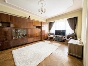 Apartament cu 3 camere pe pietonala Republicii – Ultracentral - balcon cu vedere spre pietonala si 2