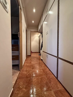 Apartament cu 3 camere, cu boxa si garaj, etaj 2 - Dambovita - imagine 9