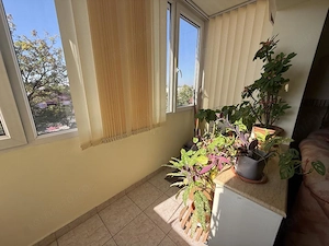 Apartament cu 3 camere, cu boxa si garaj, etaj 2 - Dambovita - imagine 2