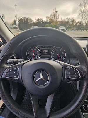 Mercedes GLA 180 - 2019 - imagine 9
