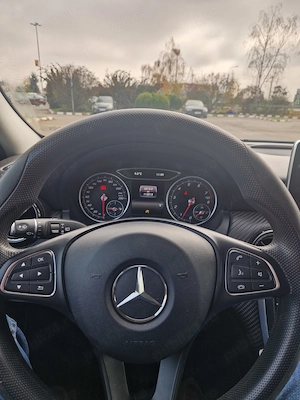 Mercedes GLA 180 - 2019 - imagine 8