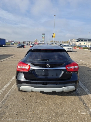 Mercedes GLA 180 - 2019 - imagine 4