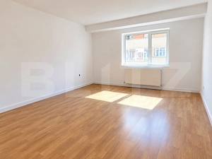 Apartament cu 3 camere, 59 mp, etajul 1, parcare cu CF, zona centrala