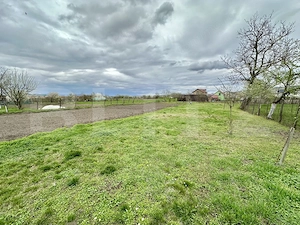 Casa individuala 3 camere,cu ANEXE,teren 2769 mp,TOTOI - imagine 2