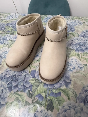 Papuci tip UGG firmă BENCH