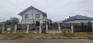 De vanzare casa  + teren 
