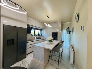 Duplex despartit prin baie - 4 camere I mobilat I Sanmihaiu Roman - imagine 3