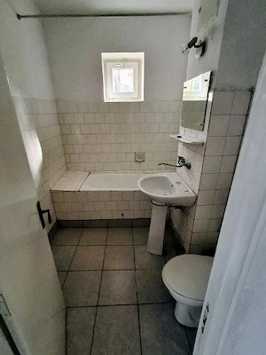 De închiriat apartament trei camere NEMOBILAT, ultracentral, strada N. Bălcescu, - imagine 6
