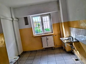De închiriat apartament trei camere NEMOBILAT, ultracentral, strada N. Bălcescu, - imagine 5