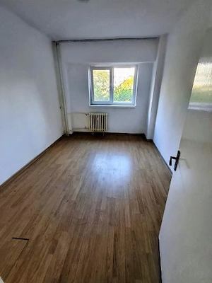 De închiriat apartament trei camere NEMOBILAT, ultracentral, strada N. Bălcescu, - imagine 4