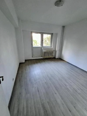 De închiriat apartament trei camere NEMOBILAT, ultracentral, strada N. Bălcescu, - imagine 3