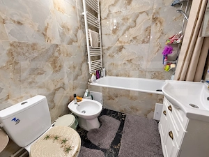 Apartament 3 camere, decomandat, 81,4 mp, 2 băi și 2 balcoane - Poitiers - imagine 9