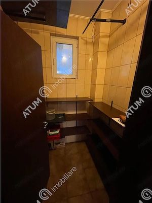 Casa 3 camere decomandate curte comuna terasa zona Hipodrom Sibiu - imagine 9