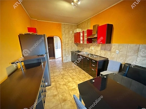 Casa 3 camere decomandate curte comuna terasa zona Hipodrom Sibiu - imagine 6