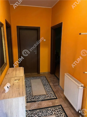 Casa 3 camere decomandate curte comuna terasa zona Hipodrom Sibiu - imagine 13