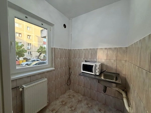 Apartament renovat, 1 camera, 28 mp utili, parter inalt- Zona Lipovei - imagine 3