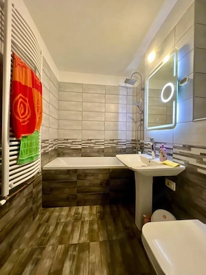  Apartament modern 3 camere, etaj 2/4, 73 mp utili - Zona Lunei - imagine 11