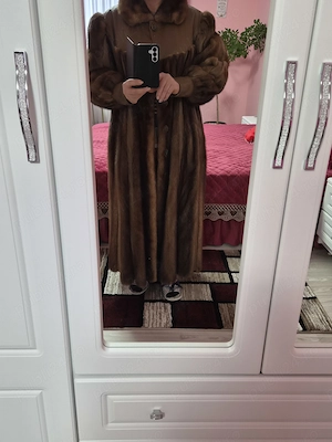 Vând haină lungă de nurcă