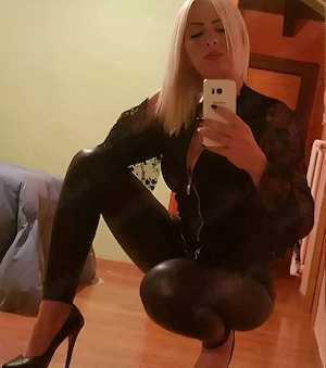 Blondy transs finuță și feminină +show web non stop