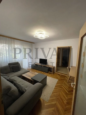 Apartamement decomandar 2 camere, etaj 1, centrala, Medicina - imagine 3