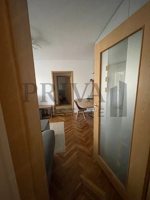 Apartamement decomandar 2 camere, etaj 1, centrala, Medicina - imagine 2