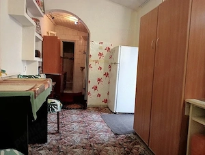inchiriere garsoniera la curte