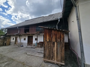 Casă cu teren de 1.615 mp în Pietroșani – zonă frumoasă de deal - imagine 9