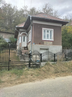 Casă cu teren 574 mp - Pietroșani, Vărzăroaia - imagine 2