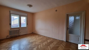Apartament etaj 1 in asociatie 4 camere semicentral