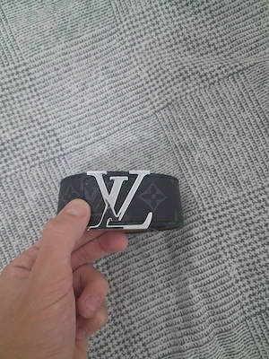 Curea Luis Vuitton nouă fără eticheta 