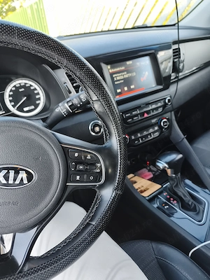 Vând KIA Niro hybrid 2019  - imagine 6