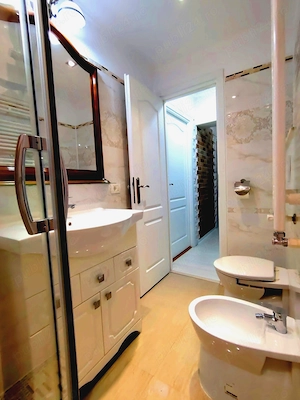 Apartament 3 camere decomandat,etaj:2din4,central,zona Hipodrom - imagine 7