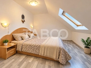 Apartament de vanzare cu 3 camere si balcon zona Mihai Viteazul
