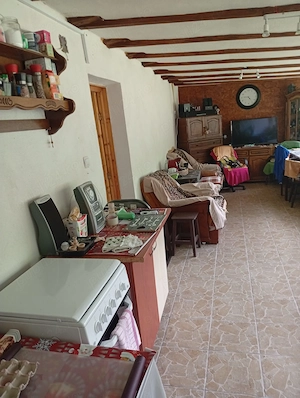 Casă primitoare, în zonă superbă și liniștită  - imagine 5