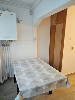  Apartament de 2 camere zona TRACTORUL - imagine 9