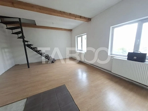 Apartament la mansarda de vanzare 3 camere Vasile Aaron - imagine 2