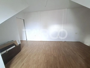 Apartament la mansarda de vanzare 3 camere Vasile Aaron - imagine 8