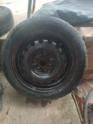 Vând cauciucuri de iarna cu genți R14 155/65 75T  Taurus, 450 negociabil.
