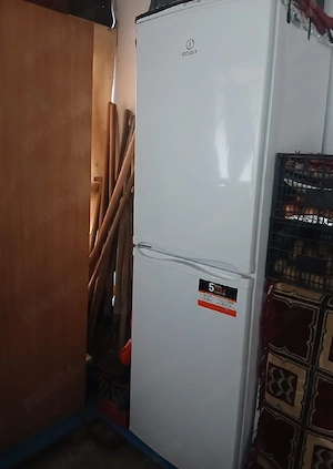 Vând combină frigorifică Indesit CAA 55