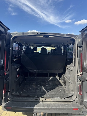 Opel Vivaro  Motor schimbat recent - imagine 9