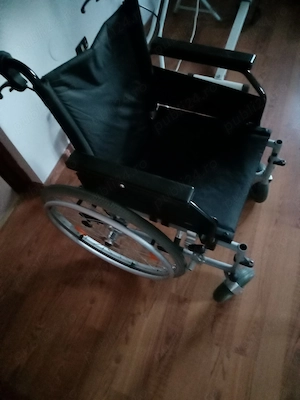 Vand carucior folosit doar o luna pentru o persoana care are nevoie pret 500 lei