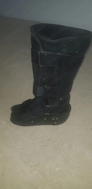 Cizmă ortopedica 